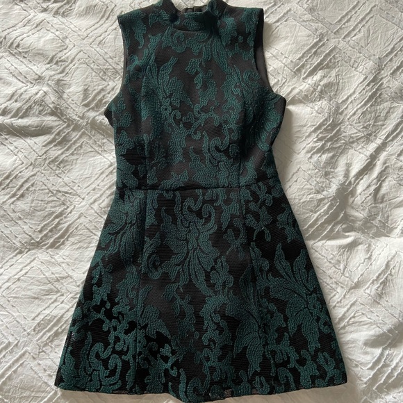 Semi formal cocktail dress - Picture 1 of 3